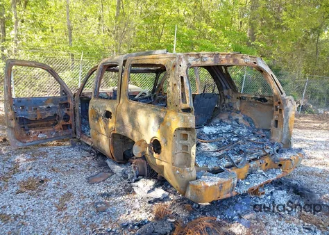 2002 Cadillac Escalade Standard z USA, uszkodzony, nr VIN 1GYEK63N32R207002